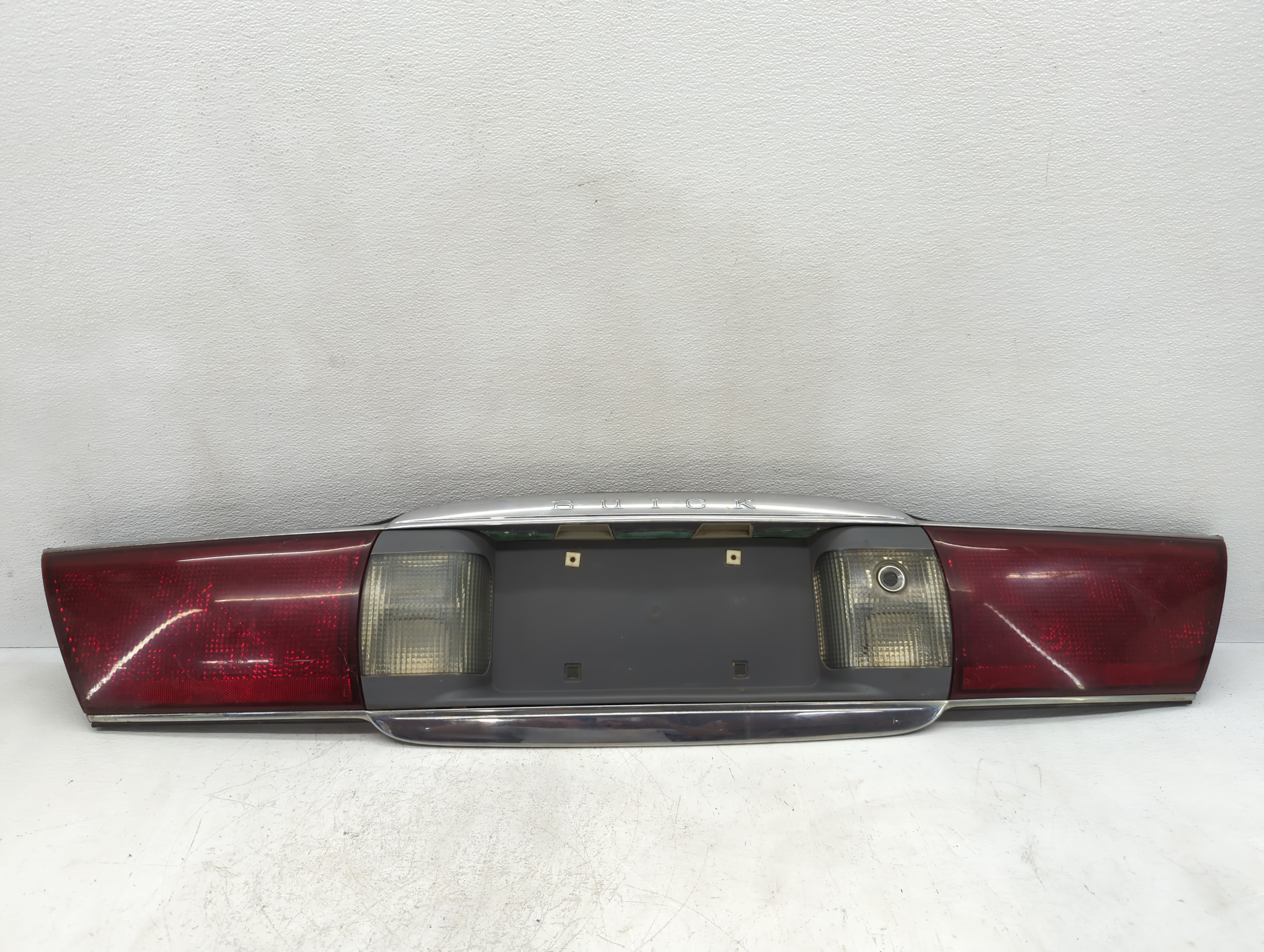 Picture of 2000 Buick Lesabre Driver Left Side Tail Light Taillight Deck Lid Mounted 994007