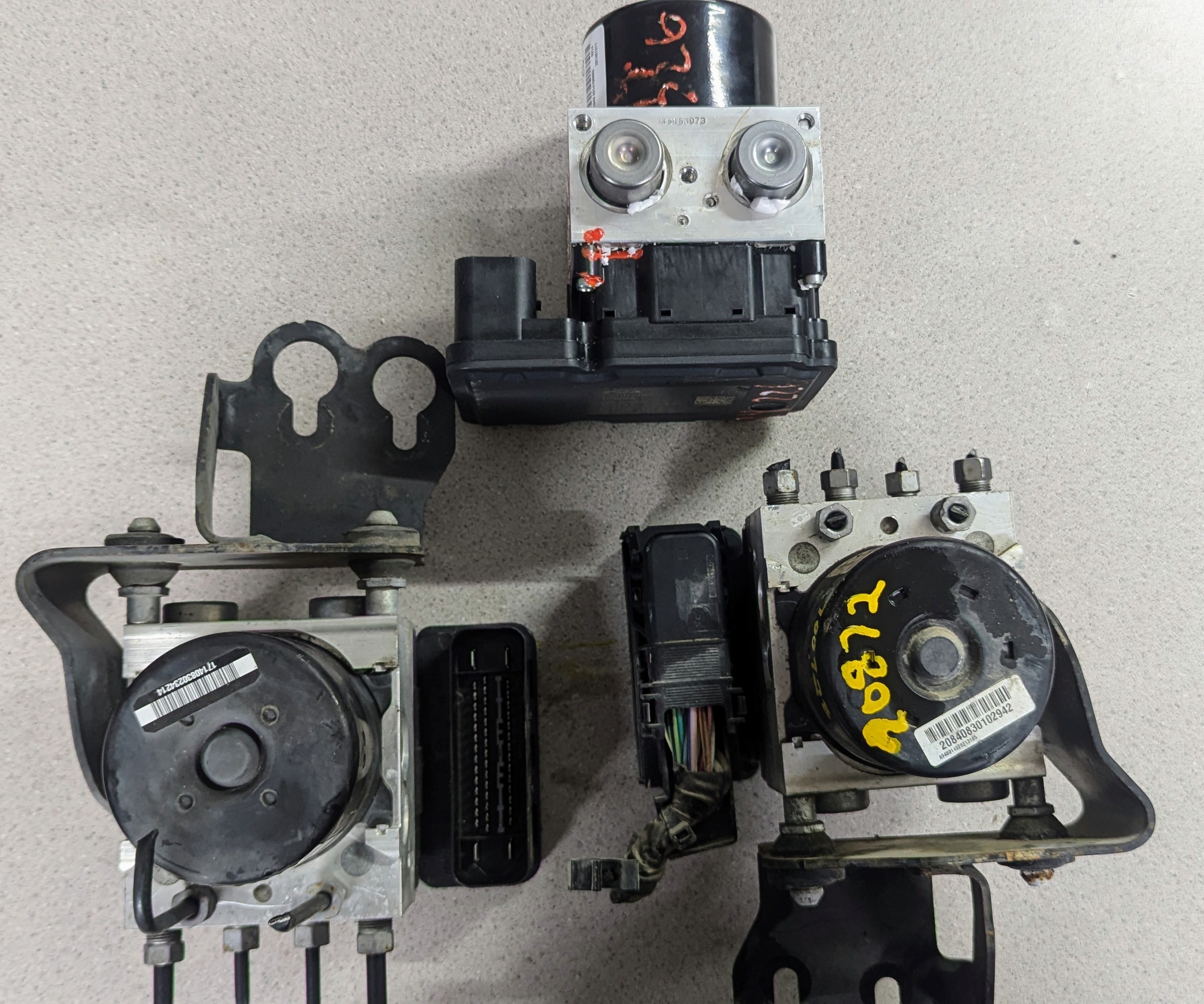 Picture of 2016-2018 Nissan Maxima Abs Pump Control Module 745688