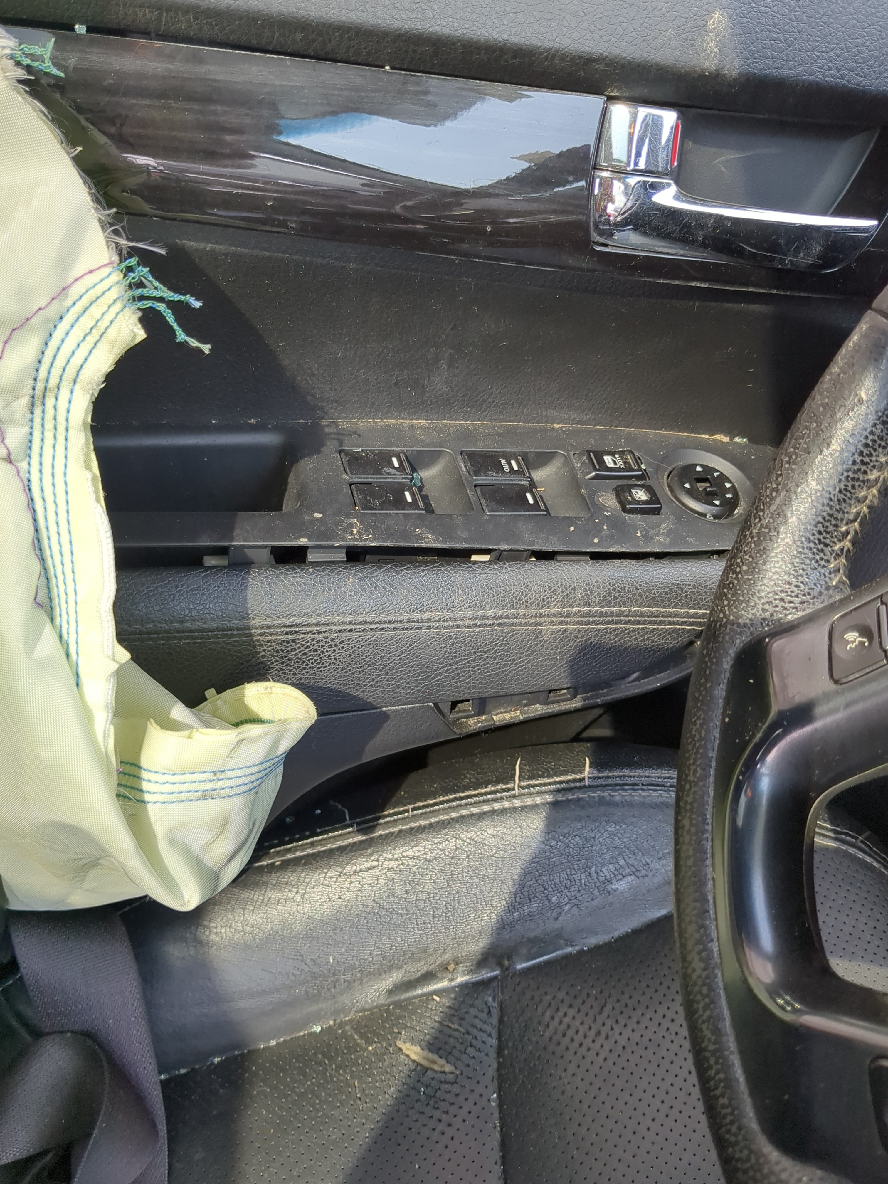 Picture of 2011-2012 Kia Sorento Driver Left Door Mirror Power Switch 1143270