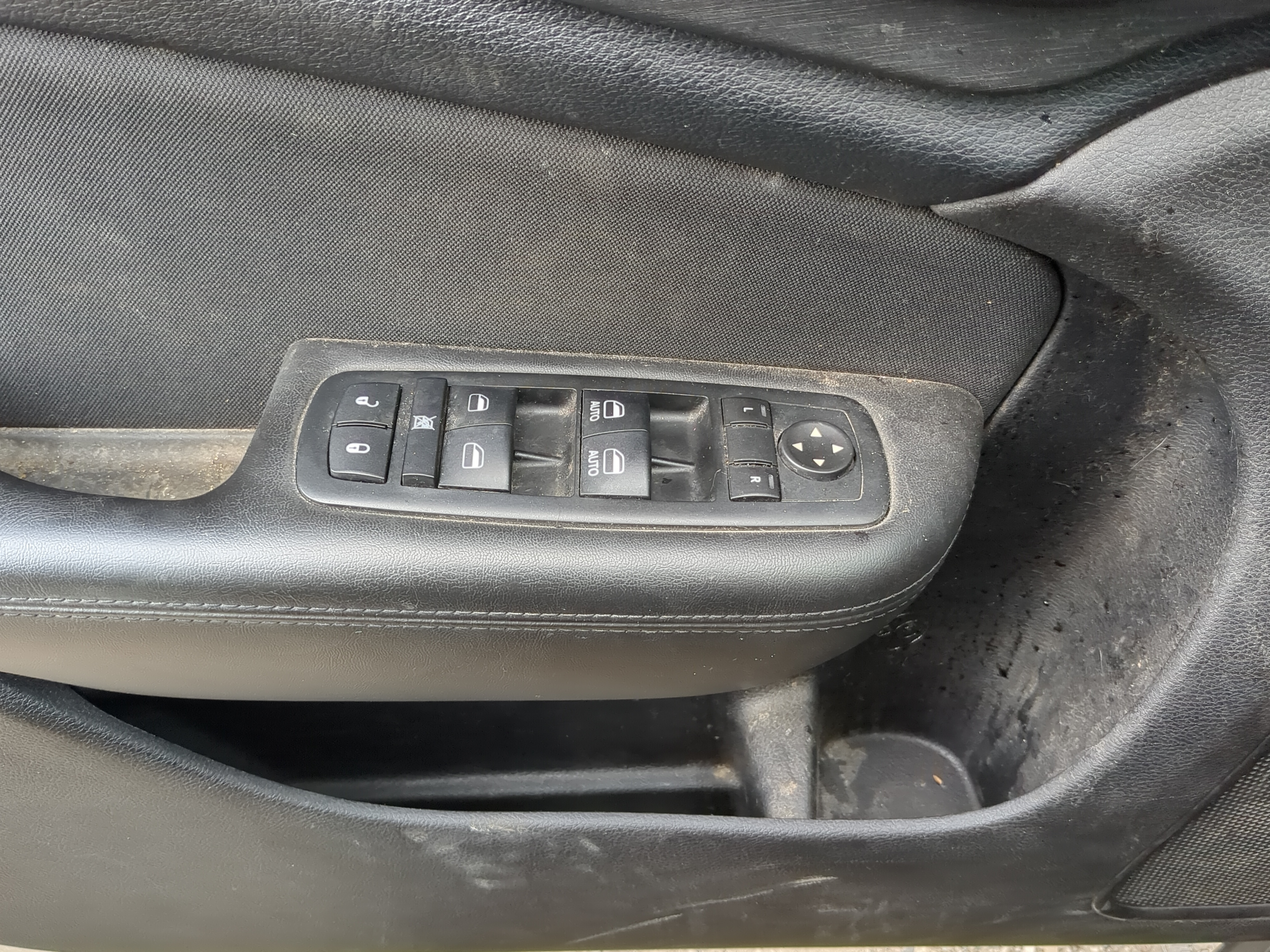 Picture of 2015-2017 Chrysler 200 Driver Left Door Master Power Window Switch 1229911
